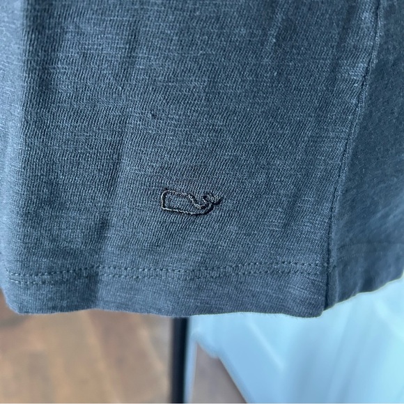 NWT Vineyard Vines Sz M Outlet Slub v-neck tee shirt - Picture 2 of 6